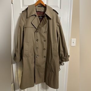Men’s double breasted trench coat. Size 44 regular